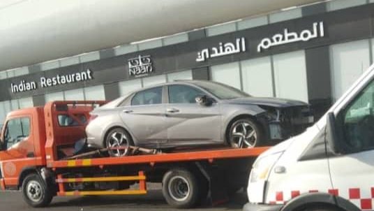 سطحه جدة محمله سياره هواندا بعد حصول حادث في طريق الملك عبدالعزيز حي الزهرا