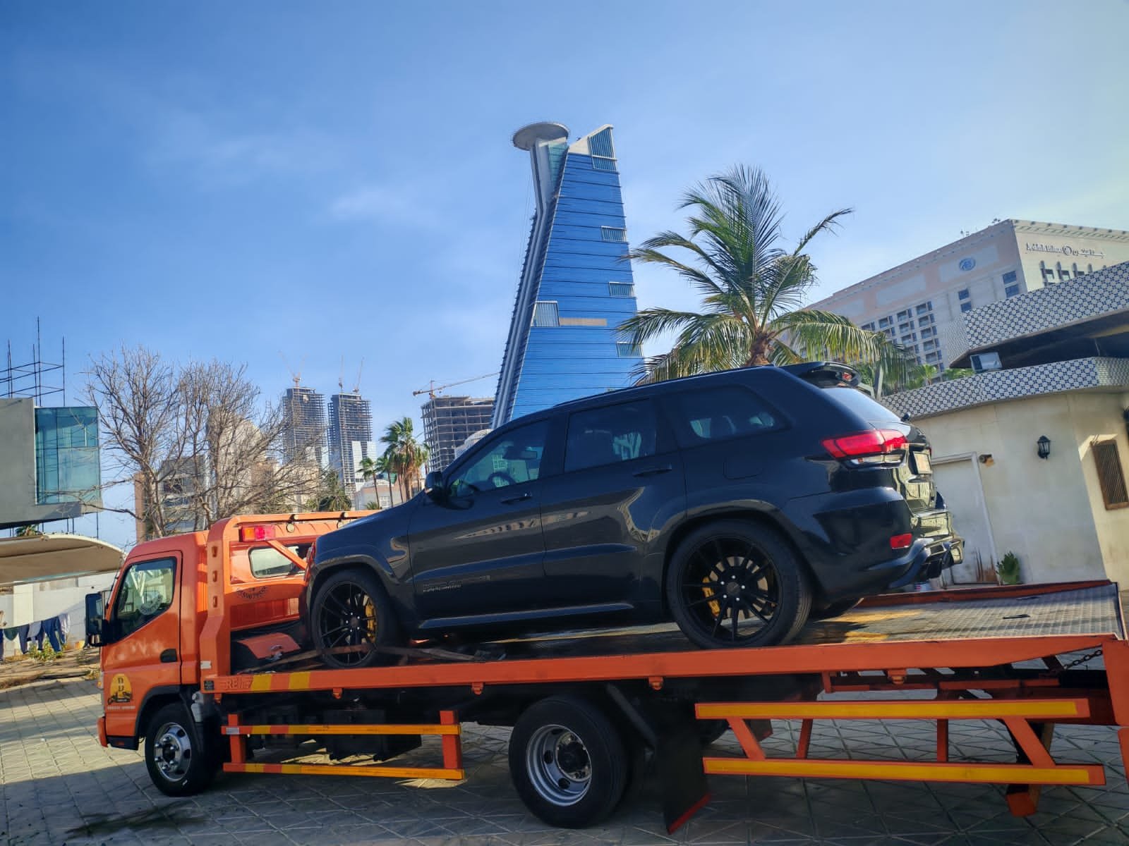 نقل سيارات فارهة في جدة بسطحة هيدروليك احترافي